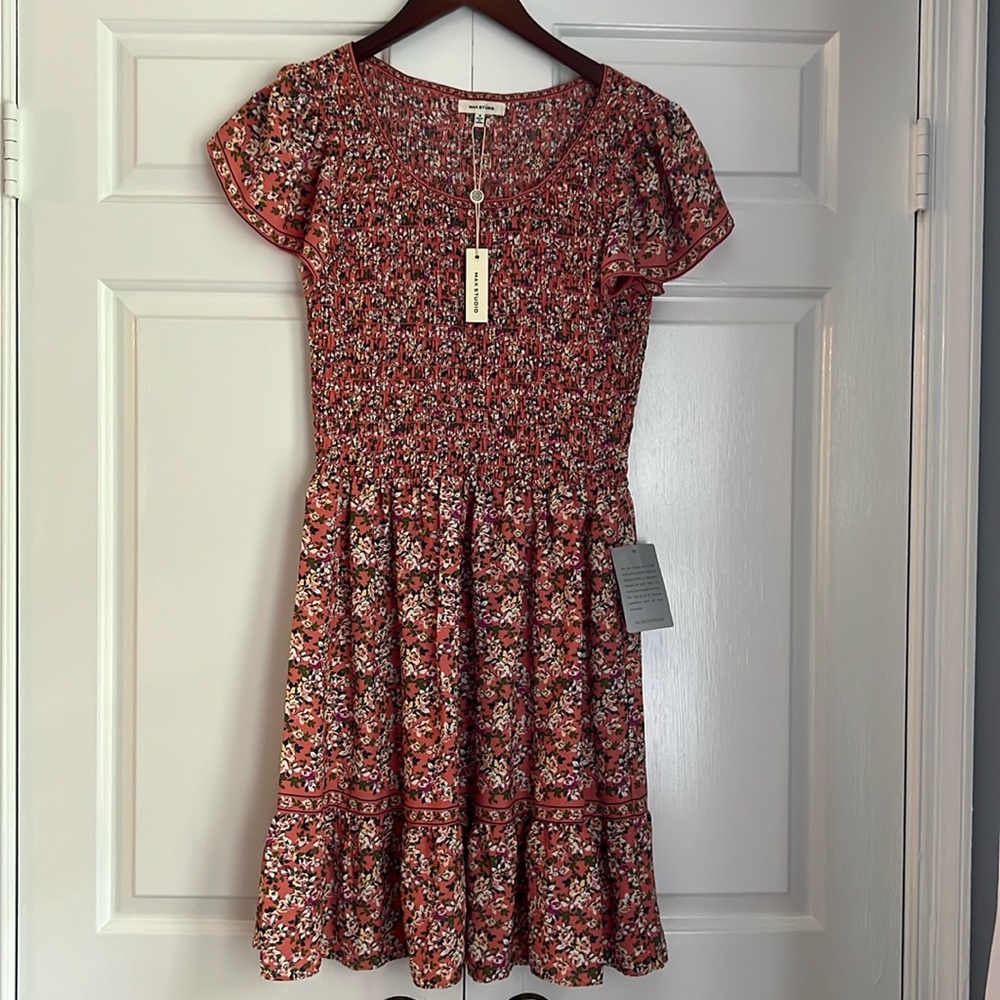 NWT Max studio peach dress with flowers. Size small.